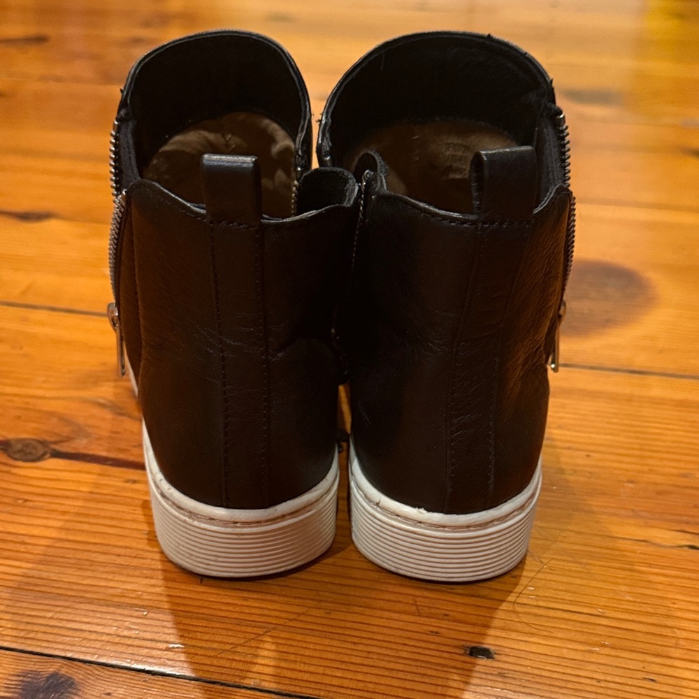 Sofft Black Leather Ankle Booties with White Soles - Picture 4 of 8